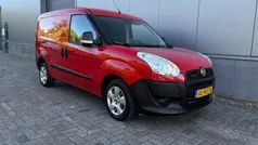 Rood Gebruikt 2015 Fiat Doblò MPV | € 4.499 (Eerlijke prijs)