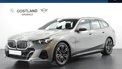 Grijs Occasion 2024 BMW 530e M Sport Stationwagen | € 59.950 (Eerlijke prijs)