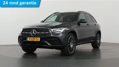 Grijs, metallic lak Gebruikt 2022 Mercedes GLC300e Business SUV | € 49.850 (Eerlijke prijs)