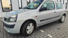 Grijs Gebruikt 2001 Renault Clio II Authentique Hatchback | € 1.295 (Goede deal)