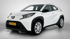 Wit Gebruikt 2023 Toyota Aygo Play Hatchback | € 18.950 (Eerlijke prijs)