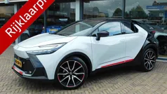 Grijs, metallic lak Gebruikt 2024 Toyota C-HR Edition SUV | € 43.900 (Eerlijke prijs)