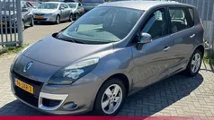 Grijs, metallic lak Gebruikt 2009 Renault Scénic III Dynamique MPV | € 4.890 (Eerlijke prijs)