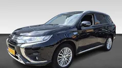 Zwart Gebruikt 2018 Mitsubishi Outlander P-HEV SUV | € 19.930 (Goede deal)