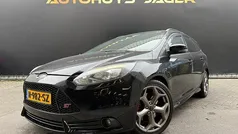 Zwart Gebruikt 2013 Ford Focus ST Stationwagen | € 8.950 (Goede deal)