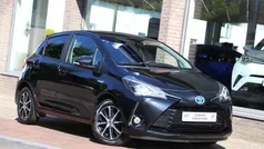 Zwart, metallic lak Gebruikt 2018 Toyota Yaris Design Hatchback | € 15.950 (Eerlijke prijs)