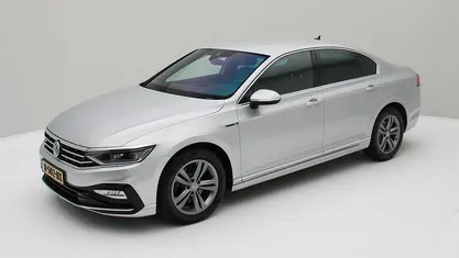 Gebruikt 2020 VW Passat Business Sedan | € 23.000 (Eerlijke prijs)