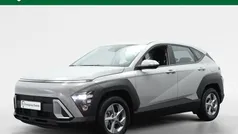 Grijs Gebruikt 2024 Hyundai Kona Comfort SUV | € 30.345 (Eerlijke prijs)