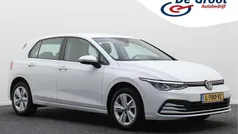 Gebruikt 2021 VW Golf VIII Life Hatchback | € 17.950 (Eerlijke prijs)