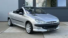 Grijs Gebruikt 2003 Peugeot 206 CC Cabriolet | € 1.750 (Eerlijke prijs)