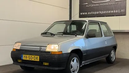Grijs (metallic) Occasion 1990 Renault R5 Hatchback | € 4.950