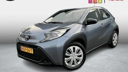 Grijs Gebruikt 2025 Toyota Aygo X Play SUV | € 18.299 (Eerlijke prijs)