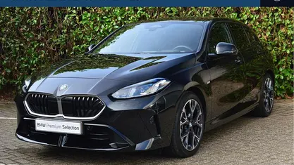 Zwart Occasion 2024 BMW 120 M Sport Hatchback | € 33.900 (Eerlijke prijs)