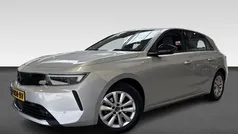 Grijs Gebruikt 2022 Opel Astra Edition Hatchback | € 17.430 (Eerlijke prijs)