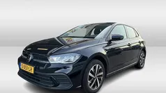 Zwart Gebruikt 2023 VW Polo Life Hatchback | € 21.450 (Eerlijke prijs)