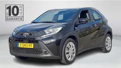 Zwart Gebruikt 2024 Toyota Aygo Play Hatchback | € 18.445 (Eerlijke prijs)