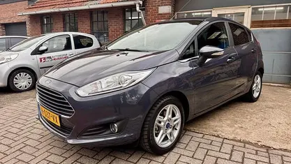 Occasion Ford Fiesta Titanium 101 PK (74 kW) 2015 Grijs Hatchback