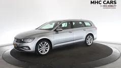 Grijs, metallic lak Gebruikt 2020 VW Passat Elegance Stationwagen | € 22.900 (Goede deal)
