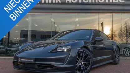 Grijs (metallic) Occasion 2023 Porsche Taycan Performance Package Sedan | € 68.940 (Goede deal)