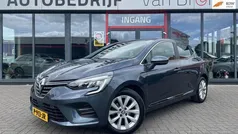 Grijs Gebruikt 2022 Renault Clio V Initiale Paris Hatchback | € 17.400 (Eerlijke prijs)