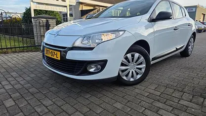 Wit Occasion 2013 Renault Mégane III Authentique Hatchback | € 4.750 (Eerlijke prijs)