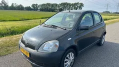 Zwart Gebruikt 2001 Toyota Yaris Hatchback | € 1.195 (Eerlijke prijs)
