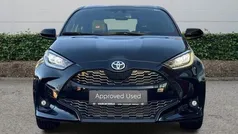 Zwart Gebruikt 2023 Toyota Yaris Sport Sedan | € 23.950 (Eerlijke prijs)