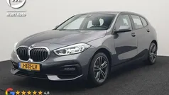 Grijs Gebruikt 2020 BMW 118 Sport Line Hatchback | € 21.440 (Goede deal)