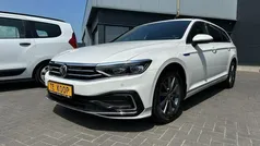 Wit, metallic lak Gebruikt 2021 VW Passat Business Stationwagen | € 22.850 (Goede deal)