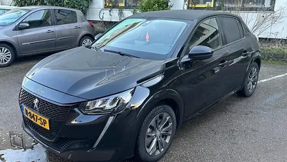 Occasion 2021 Peugeot e-208 Allure Hatchback | € 12.999 (Eerlijke prijs)