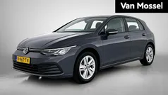 Grijs Gebruikt 2022 VW Golf VIII Life Hatchback | € 23.900 (Eerlijke prijs)