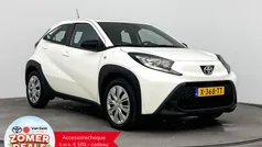 Wit Gebruikt 2024 Toyota Aygo Play Hatchback | € 17.999 (Eerlijke prijs)