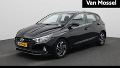 Zwart Gebruikt 2022 Hyundai i20 Comfort Hatchback | € 16.900 (Eerlijke prijs)
