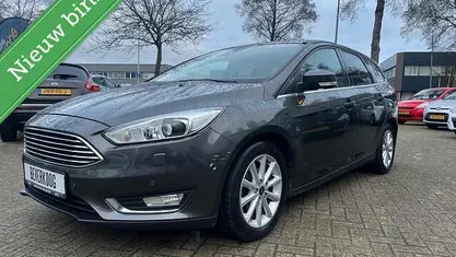 Grijs (metallic) Occasion 2018 Ford Focus Titanium Stationwagen | € 9.990 (Goede deal)