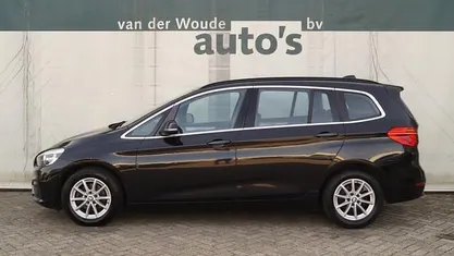 Zwart Gebruikt 2018 BMW 216 Executive Stationwagen | € 12.400 (Eerlijke prijs)