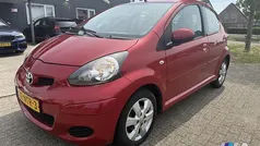 Rood Gebruikt 2010 Toyota Aygo Hatchback | € 2.750 (Eerlijke prijs)