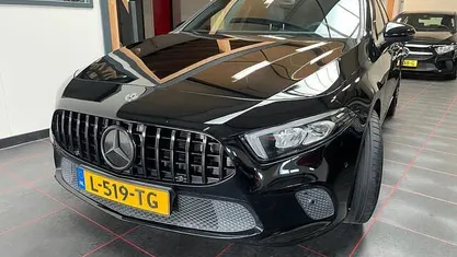 Occasion Mercedes A180 Premium Plus 136 PK (100 kW) 2019 Zwart Hatchback