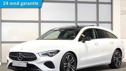 Wit Occasion 2025 Mercedes CLA200 Shooting Brake Luxury Stationwagen | € 40.950 (Eerlijke prijs)