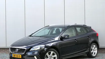 Blauw Gebruikt 2015 Volvo V40 Momentum Hatchback | € 13.500 (Eerlijke prijs)