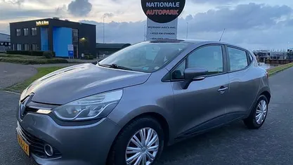 Grijs Gebruikt 2013 Renault Clio IV Expression Hatchback | € 3.900 (Eerlijke prijs)