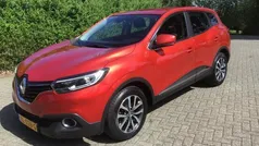 Rood, metallic lak Gebruikt 2017 Renault Kadjar LIMITED SUV | € 15.950 (Eerlijke prijs)