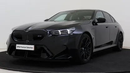 Saphirschwarz (donker zwart metallic) Gebruikt 2024 BMW M5 Comfort Edition Sedan | € 134.850 (Eerlijke prijs)