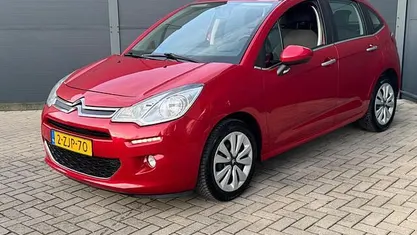 Rood Gebruikt 2015 Citroën C3 PureTech Hatchback | € 4.950 (Eerlijke prijs)