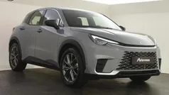 Grijs, metallic lak Gebruikt 2024 Lexus LBX SUV | € 37.899 (Eerlijke prijs)
