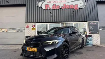 Zwart Occasion 2023 BMW 330 M Sport Sedan | € 44.875 (Eerlijke prijs)