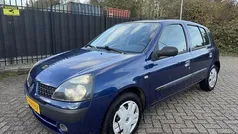 Blauw Gebruikt 2003 Renault Clio II Expression Hatchback | € 1.650 (Eerlijke prijs)