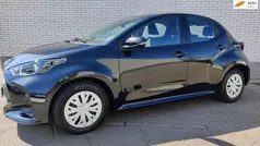 Zwart Gebruikt 2022 Toyota Yaris Active Hatchback | € 17.995 (Eerlijke prijs)