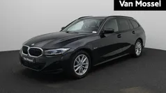 Zwart Gebruikt 2023 BMW 320e Basis Stationwagen | € 37.900 (Goede deal)