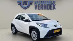 Gebruikt 2024 Toyota Aygo Play Hatchback | € 16.900 (Eerlijke prijs)