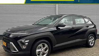 Zwart Gebruikt 2024 Hyundai Kona Comfort SUV | € 29.695 (Eerlijke prijs)